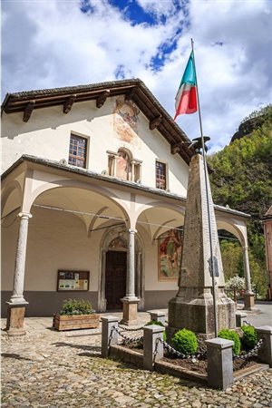 CRAVAGLIANA: Monumento ai C...